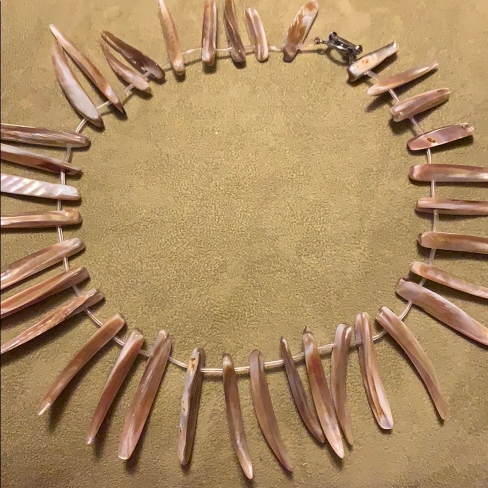 Beautiful Shell Necklace - Picture 2 of 4